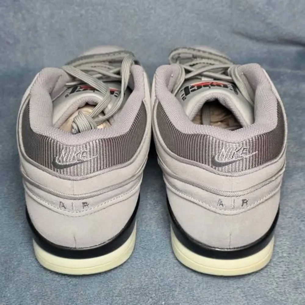 Nike AAF88 Low Medium Grey Mens 12 or Womens 13.5